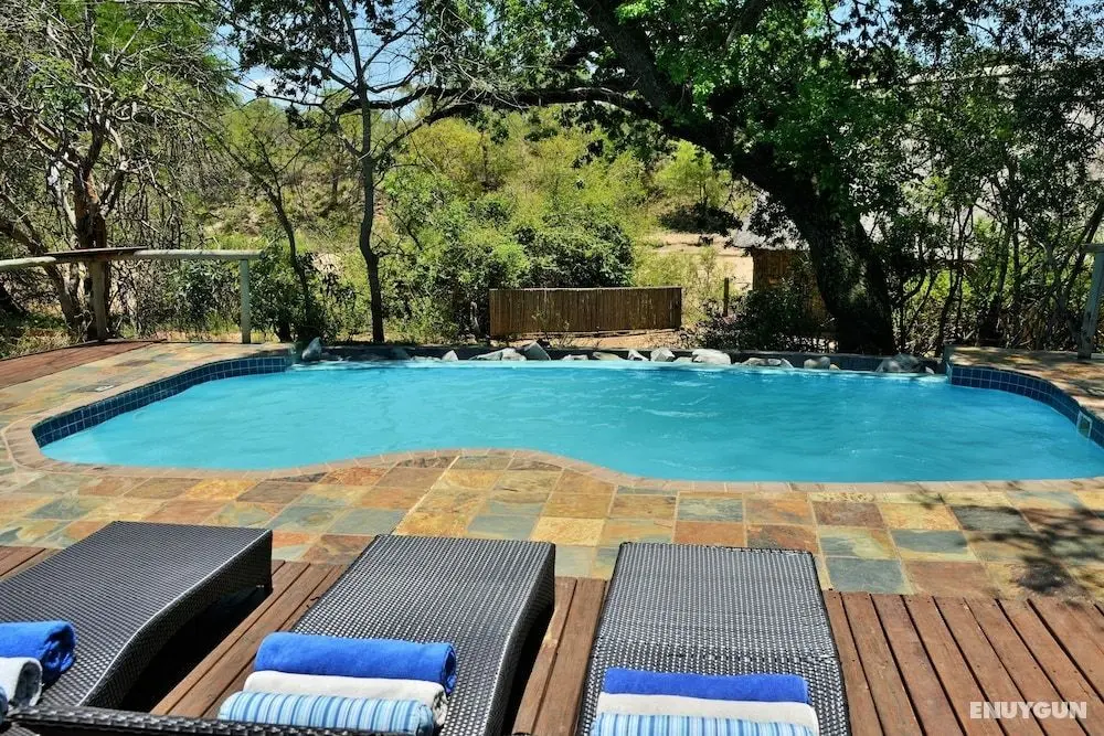 Rhino Post Safari Lodge - Havuz
