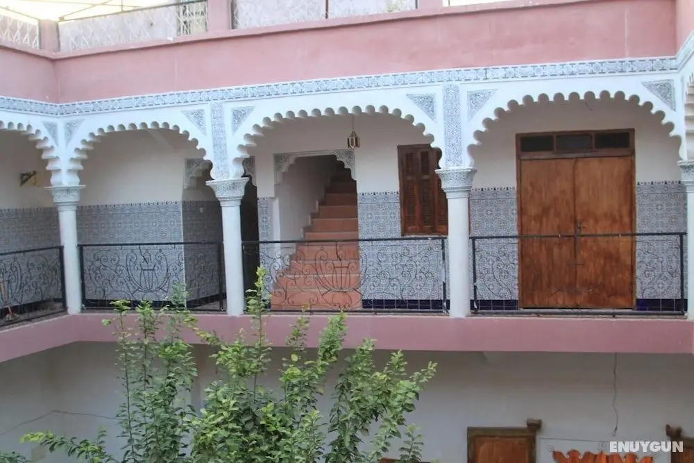 Riad Raffaa - Dış Mekan