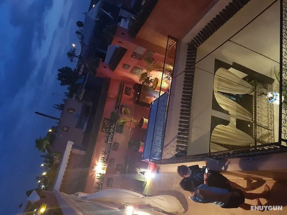Riad Samara - Dış Mekanlar