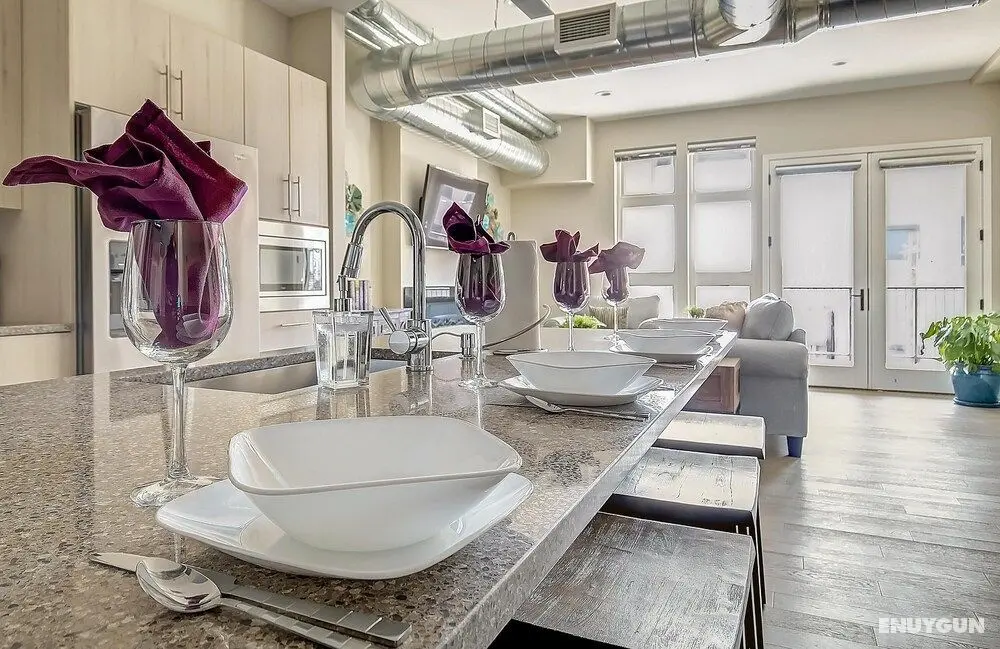 Rino Art Lofts - Modern Rustic Oasis - Sleeps 6 - Oda