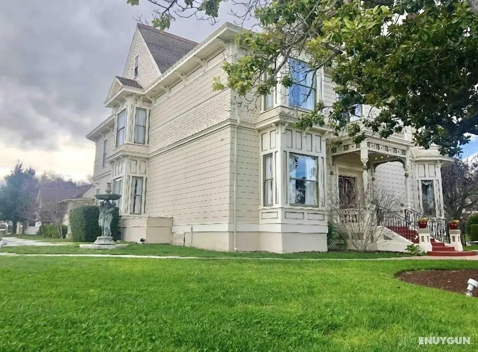 River Rd. Mansion - Öne Çıkan Resim