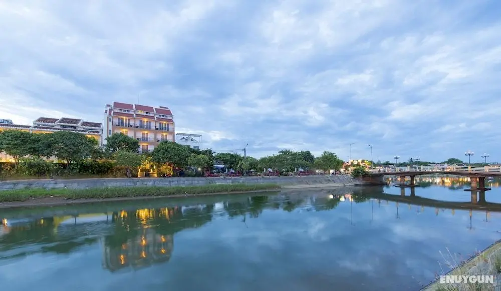 River Suites Hoi An Hotel - Konum Öne Çıkanlar