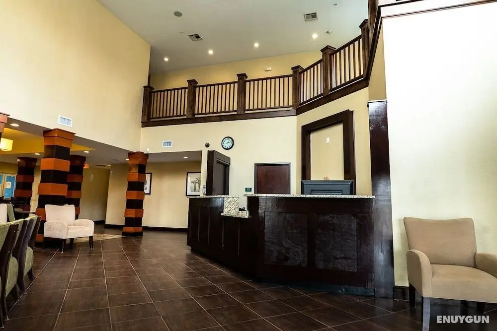 Rivers Inn & Suites - Lobi