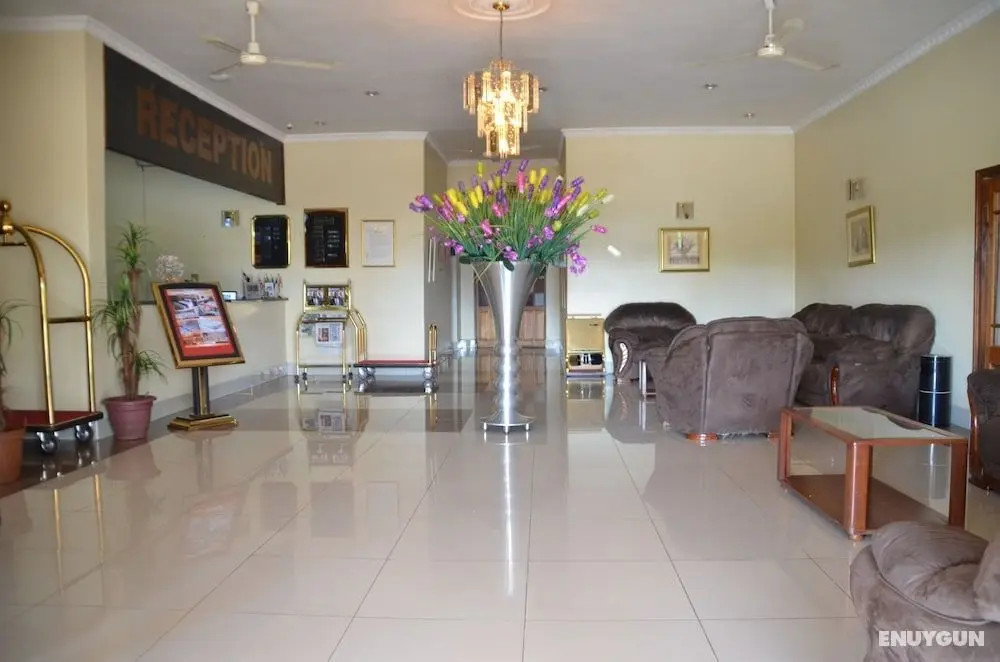 Riverside Hotel and Conference Centre - Lobi