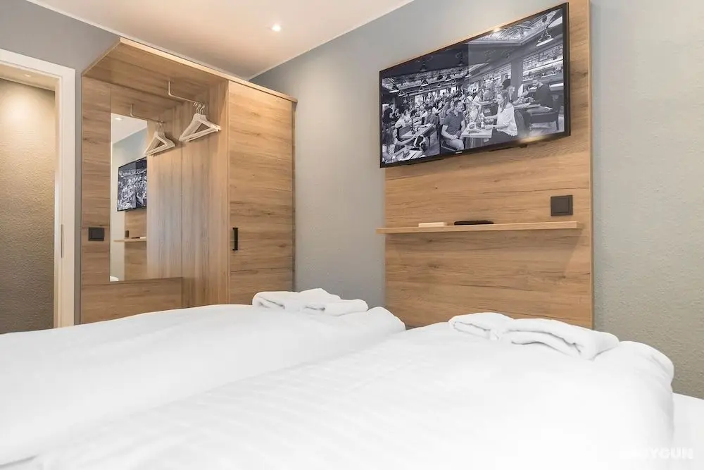 Riverview Apartments by dasPaul - Öne Çıkan Resim