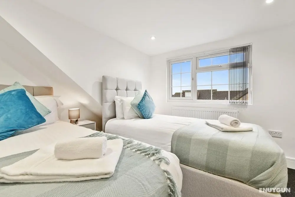 Rochfords Serviced House with 5 Bedrooms - Oda