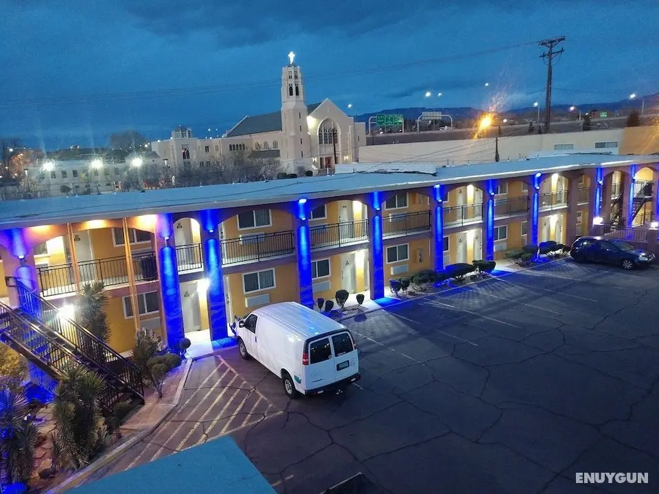 Rodeway Inn Albuquerque Downtown on Rt 66 - Otopark
