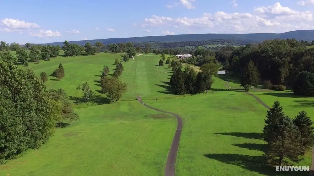 Rolling Pines Golf & Banquet Facility - Dış Mekan