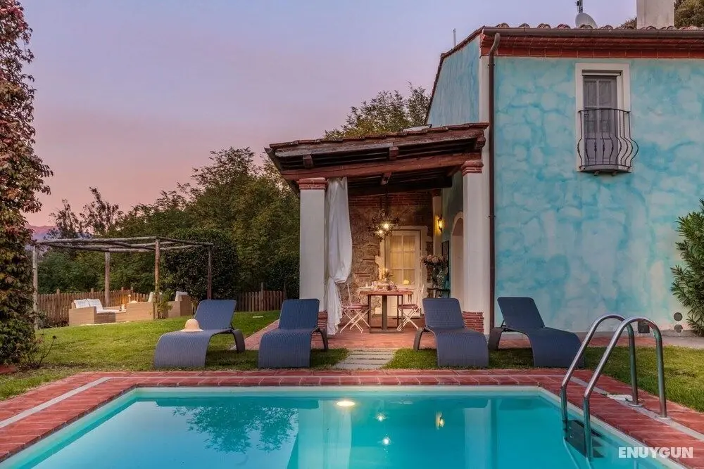 Rondini Farmhouse a Charming 2 Bedrooms Villa With Private Pool on the Hills Between Lucca and the Beach - Oda