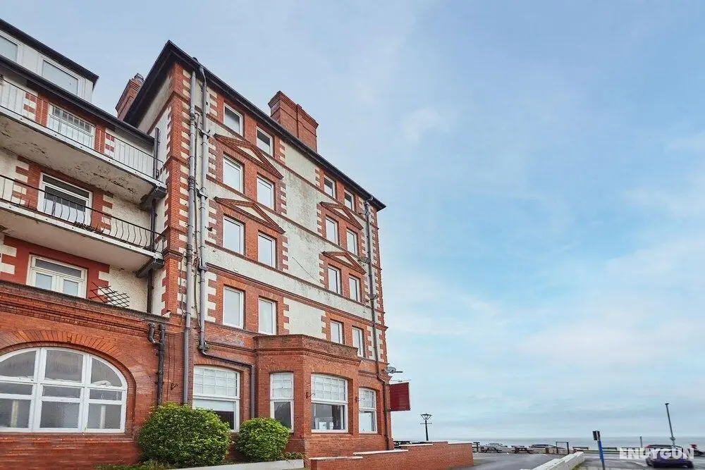 Rooftops in Whitby With 1 Bedrooms and 1 Bathrooms - Oda