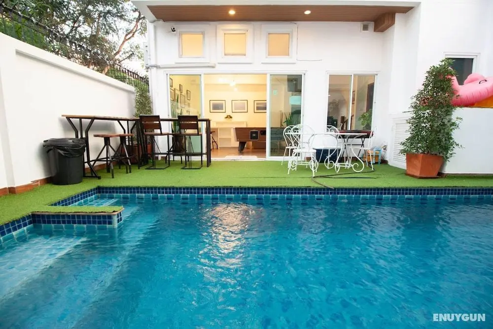 Room at Gallery Pattaya - Öne Çıkan Resim