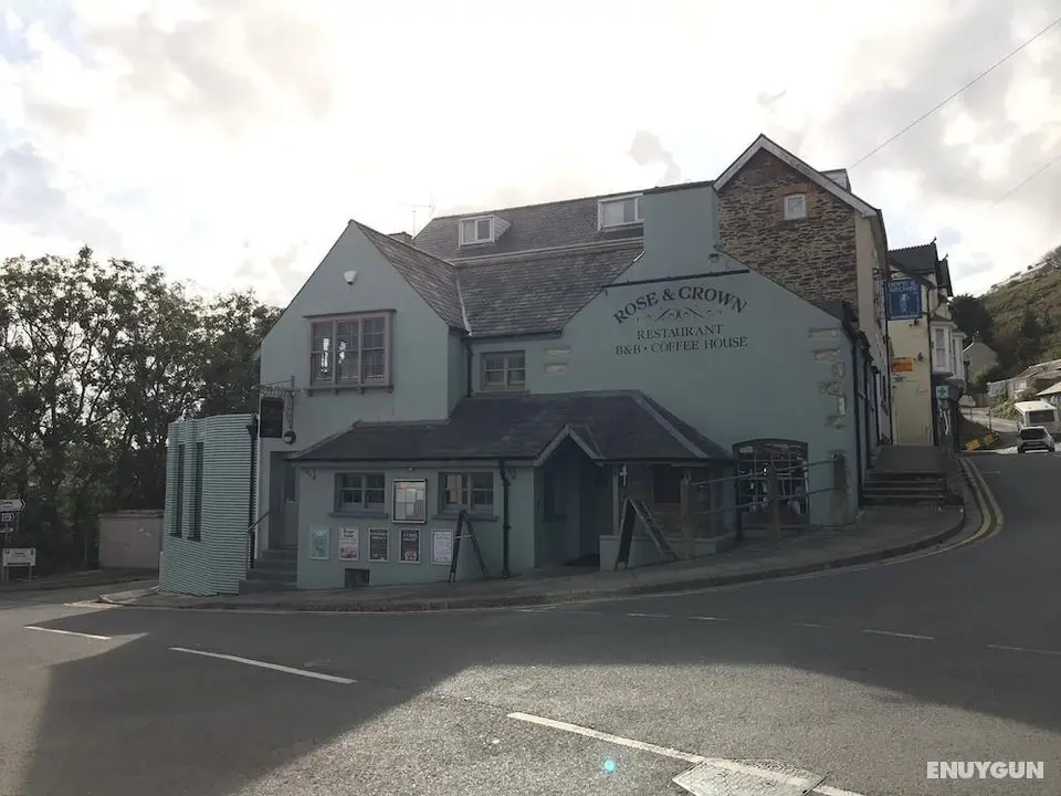 Rose and Crown - Dış Mekan