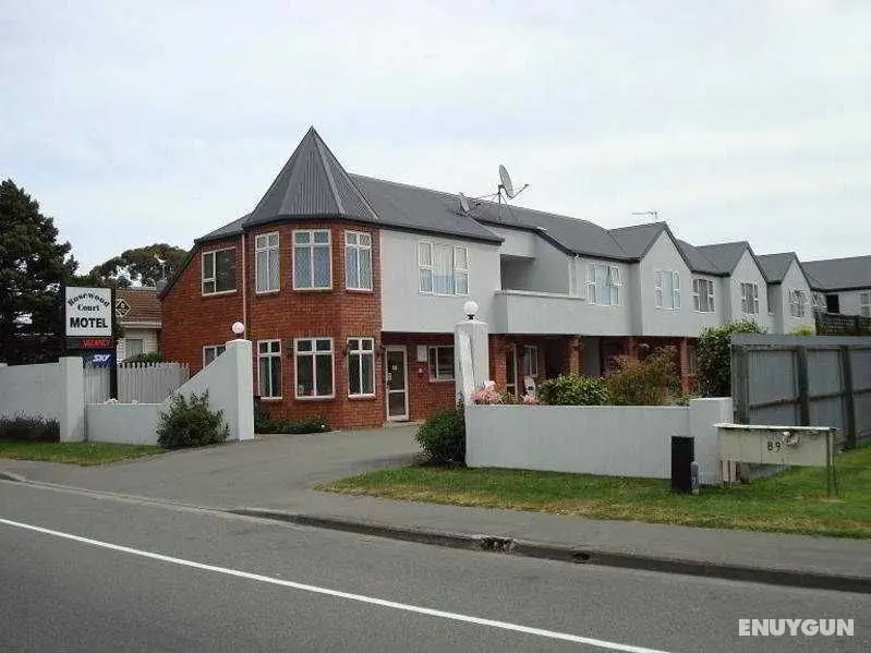 Rosewood Court Motel - Genel