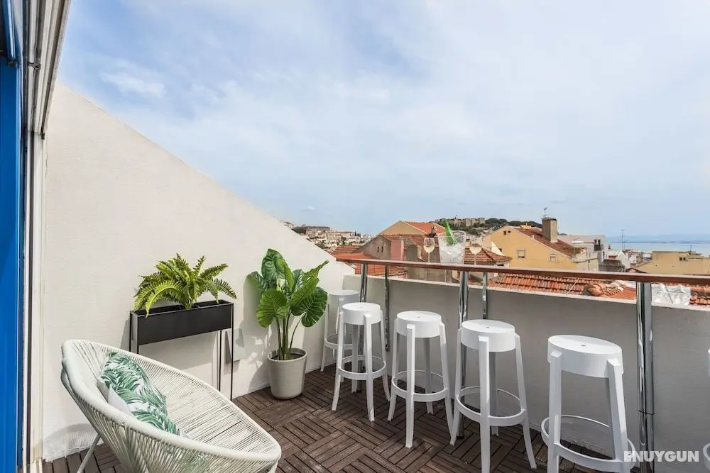 Rossio Penthouse Three-Bedroom Apartment w/ River View and Parking - by LU Holidays - Öne Çıkan Resim