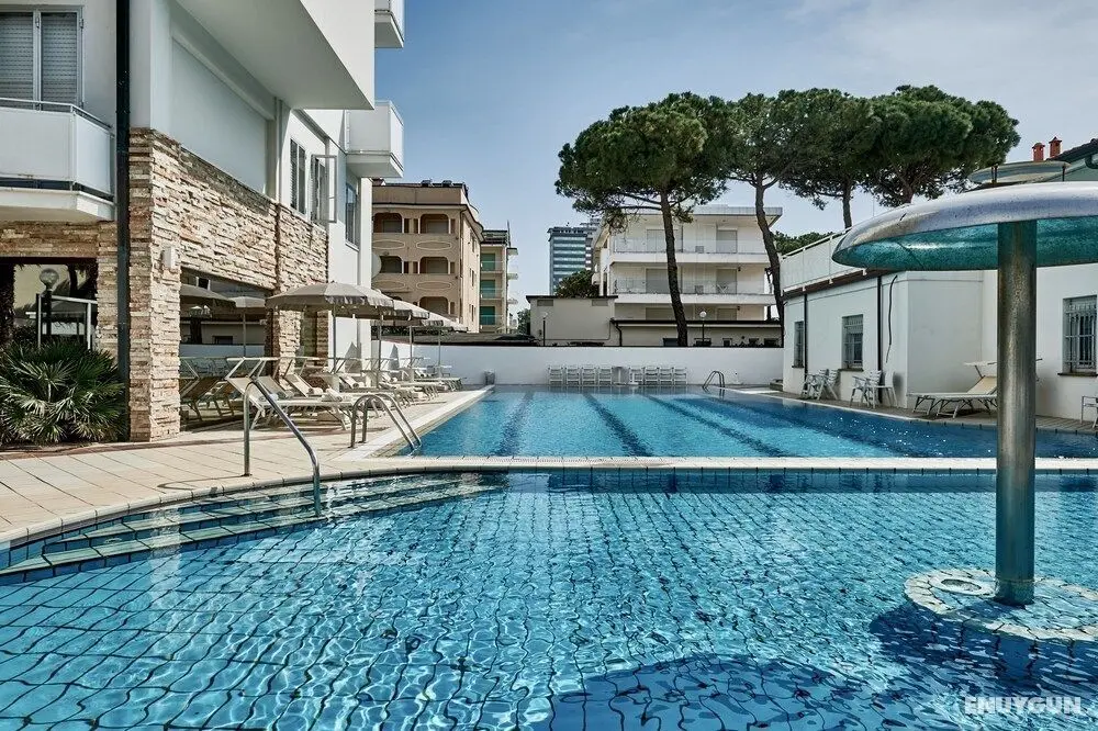 Rouge Hotel International - Havuz