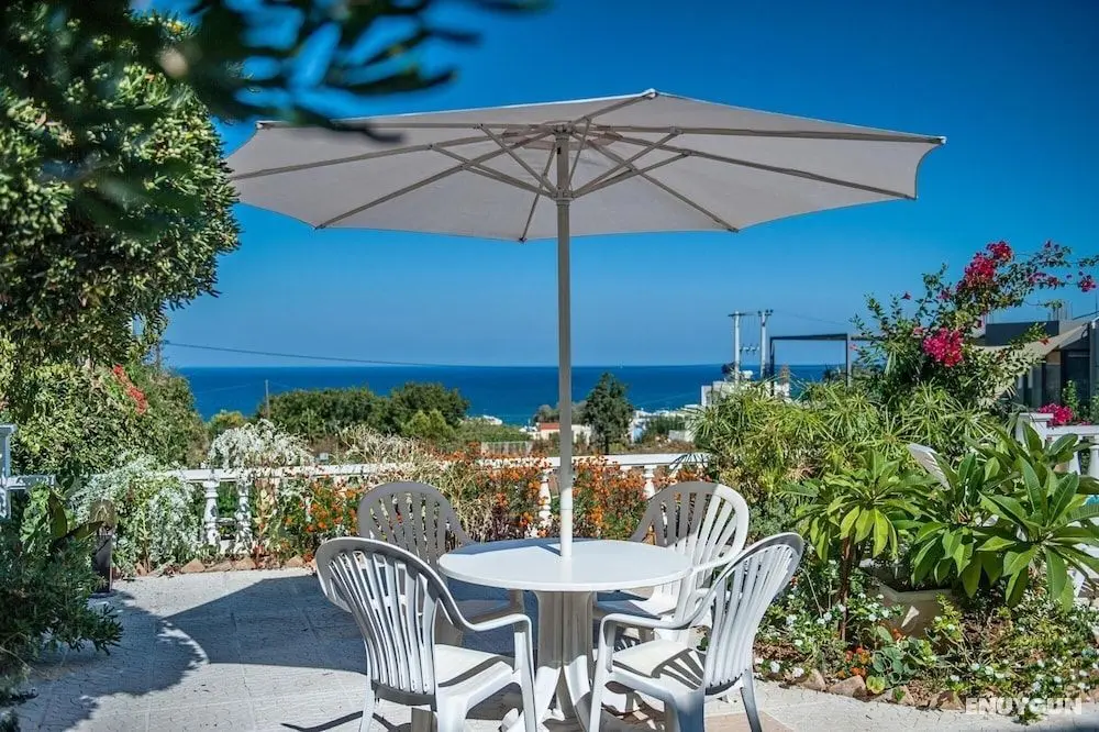 Rouladina-4 sea View apt 5 min Walk to Beach - Oda
