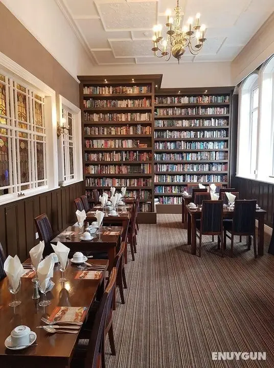 The Royal Hotel - Öne Çıkan Resim