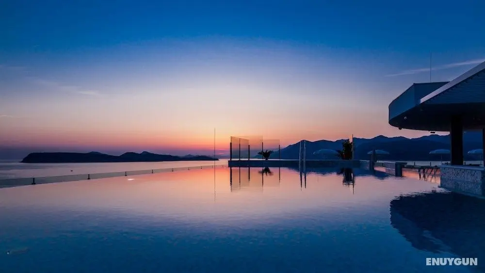 Royal Blue Hotel - Havuz