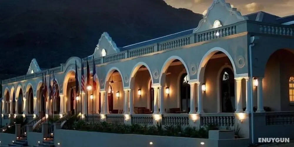The Royal Hotel - Öne Çıkan Resim