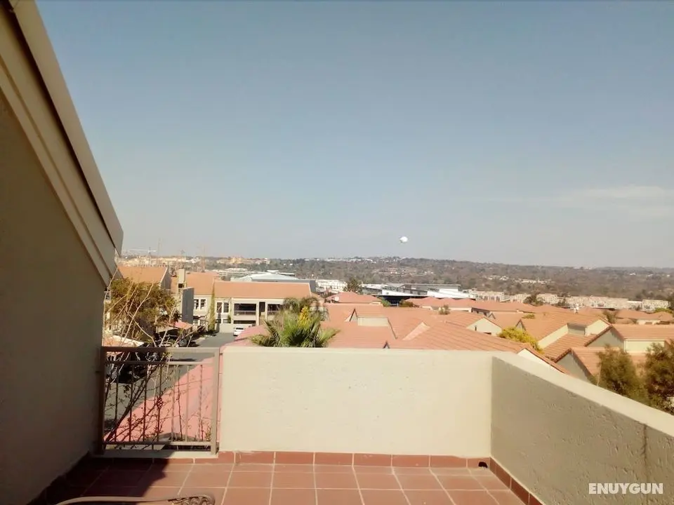 The Royal Princess Garden in Fourways - Lobi