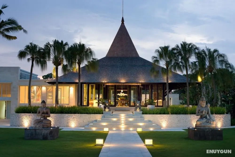 The Royal Santrian - CHSE Certified - Lobi