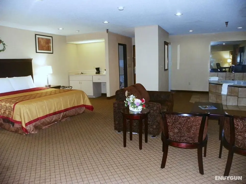 Royalton Inn & Suites Upper Sandusky - Genel
