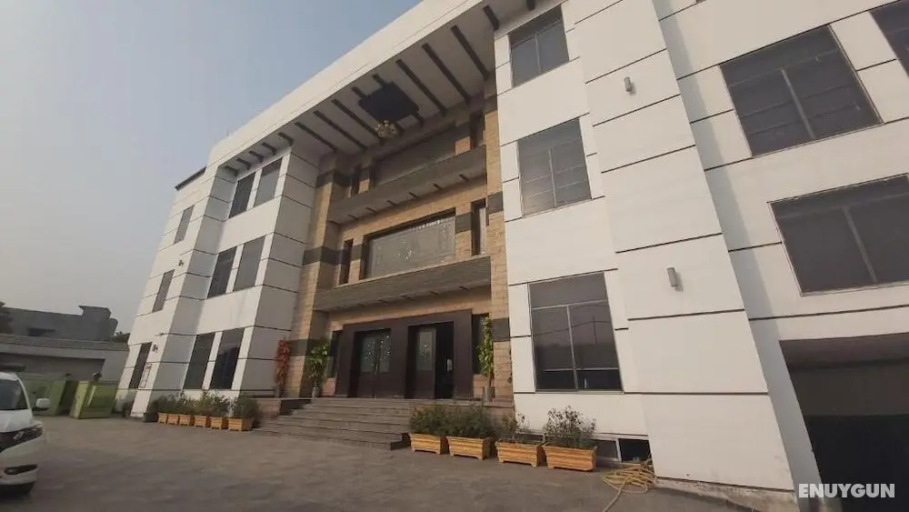 Royaute Luxury Hotel Sialkot - Dış Mekan