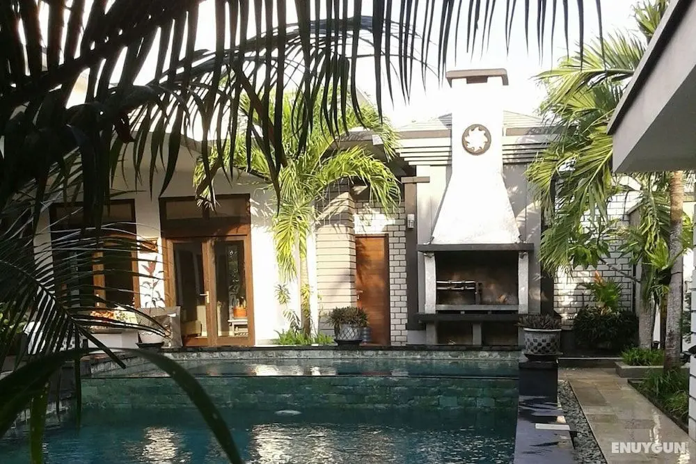 Rumah Putih Abu Abu - Öne Çıkan Resim