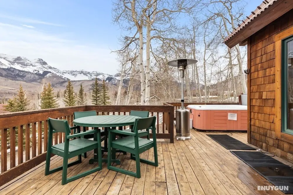 Russell Home by Avantstay Expansive Deck, Stunning Views & Hot Tub! - Öne Çıkan Resim