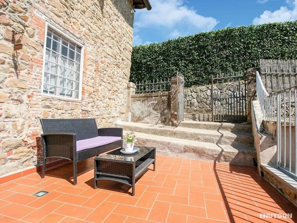 Rustic Holiday Home in Lucca With Garden - Öne Çıkan Resim