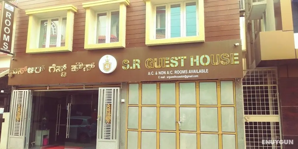 S R Guest House - Dış Mekan