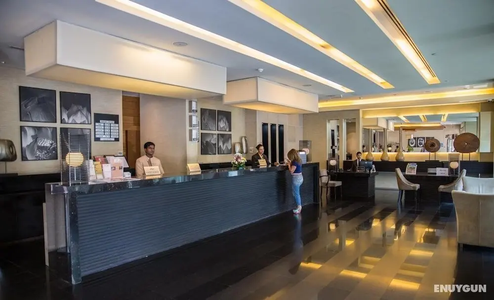 Saffron Boutique Hotel - Lobi