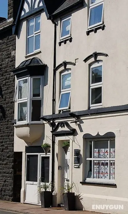Saint Cadfans Lodge - Öne Çıkan Resim