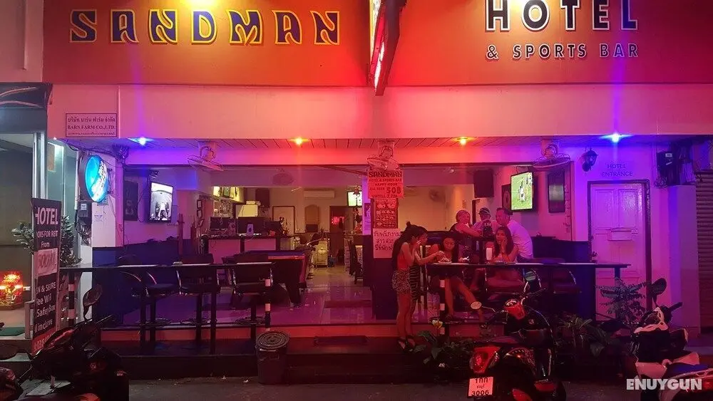 Sandman hotel and Sports bar - Öne Çıkan Resim