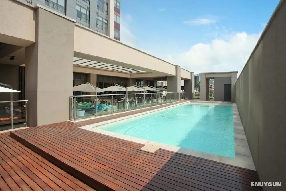 Sandton Skye Suite 604 - Havuz
