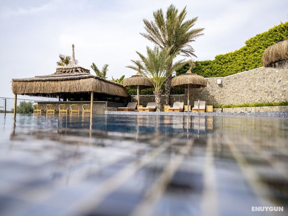 Sarezya Luxury Hotel