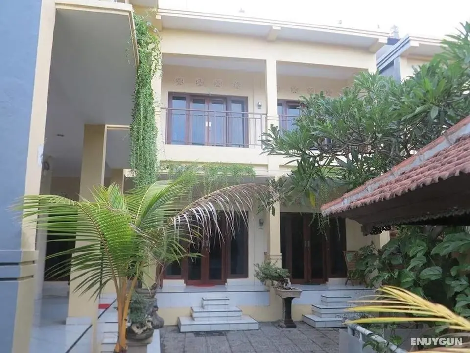 Sari Buana Bed & Breakfast - Dış Mekan