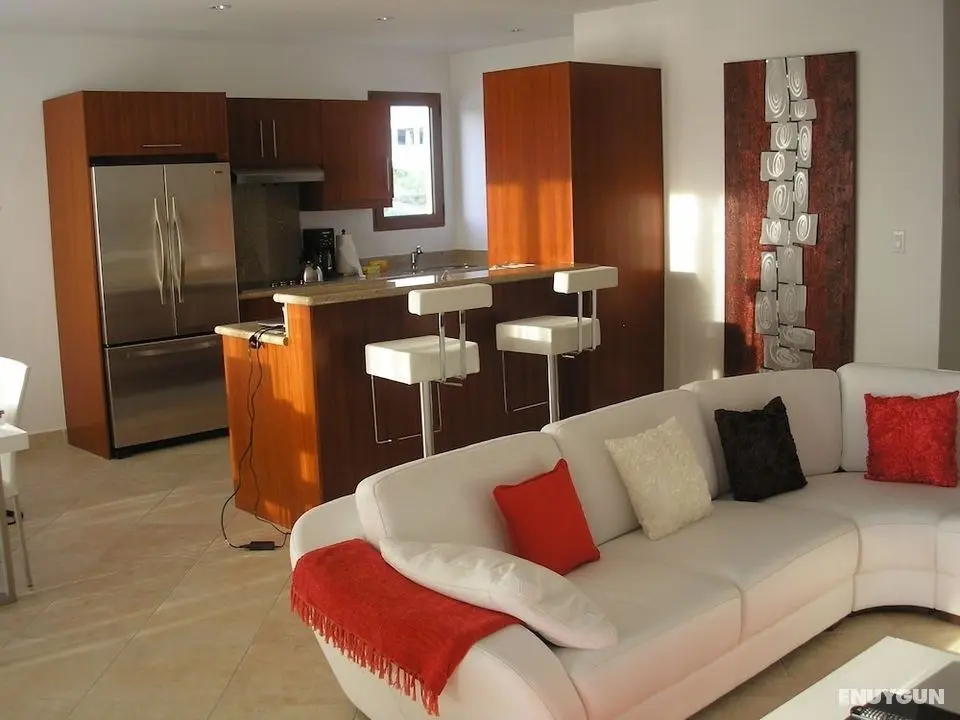Savana at Porto Cupecoy Marina - Öne Çıkan Resim