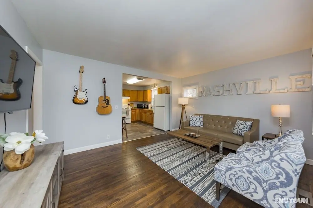 Savor the Homey Vibe at a Chilled Nest Five Min Downtown - Öne Çıkan Resim