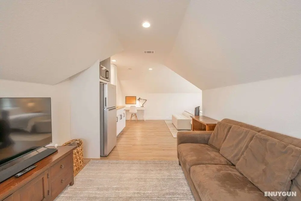 Scarlet Ridge Retreat - Öne Çıkan Resim