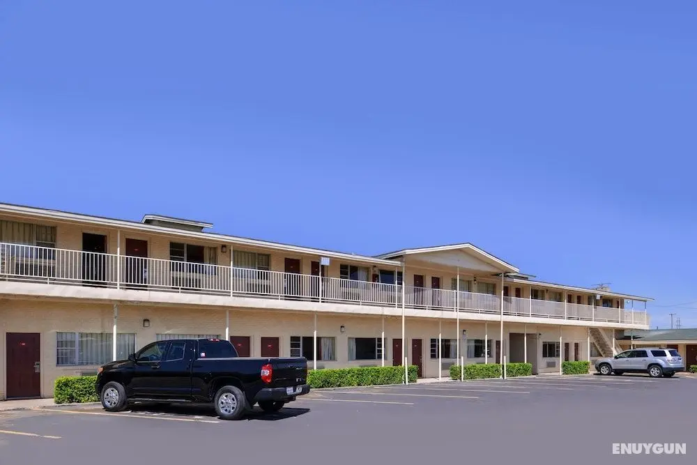 Scottish Inns & Suites - Otopark