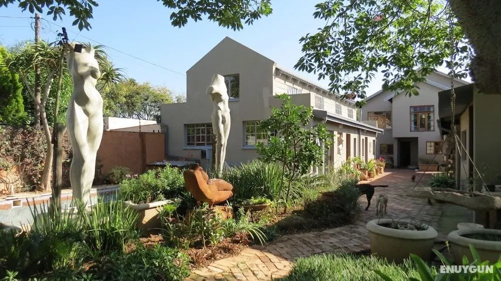 The Sculpture Yard - Öne Çıkan Resim