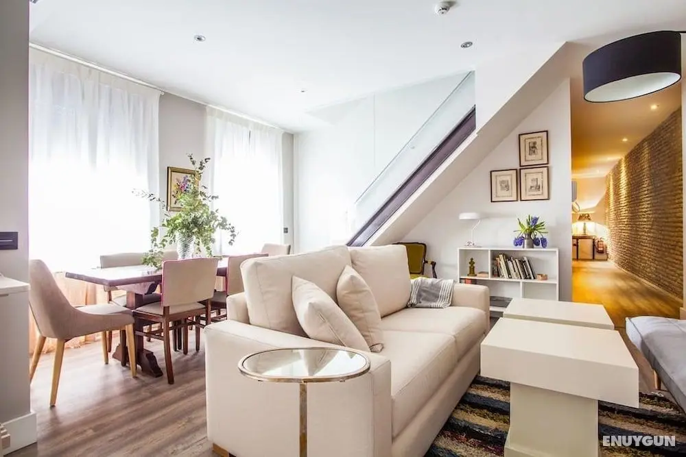 Sevilla Alquila Amplios Apartamentos Duplex en San Bernardo - Öne Çıkan Resim