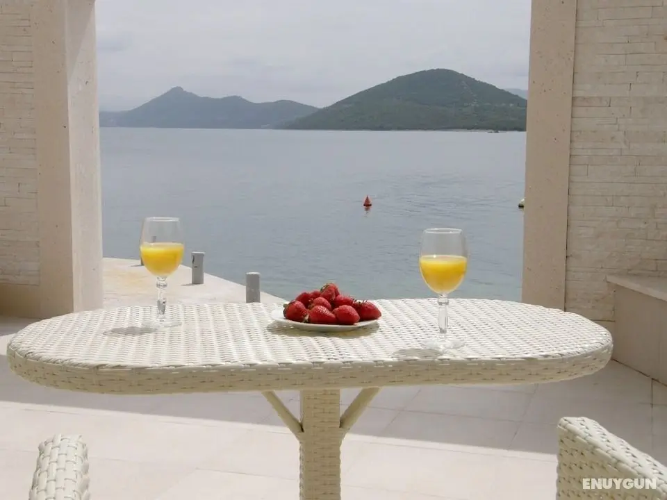 At the sea - 5 M From the Beach - A2 - Öne Çıkan Resim