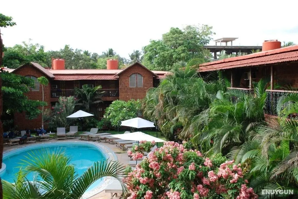Sea Breeze Beach Resort Candolim - Havuz