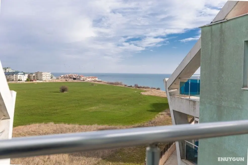 Sea View 1 Bed Apartment With Stunning Ocean Views - Oda Düzeni