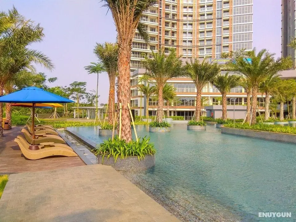 Sea View 1BR at Gold Coast Apartment near PIK - Havuz