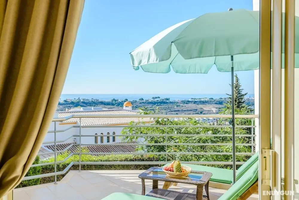 Sea view Apartment with 2 huge Terraces & Swimming pools - Öne Çıkan Resim