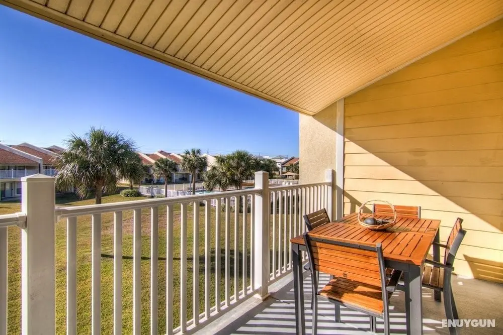 Seacove Two Bedroom Collection by Seacove Homeowner Rentals - Oda Düzeni