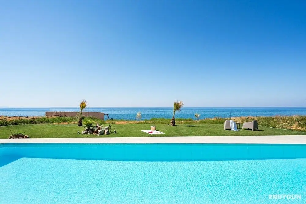 Seafront Brand new Modern Villa With Amazing Views of the Ocean and Close to Amenities - Oda